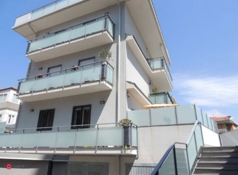 Gravina di Catania/Sant'Agata Li Battiati in recente residence appartamento elegante bivani con grande ampie terrazze a livello e box auto doppio